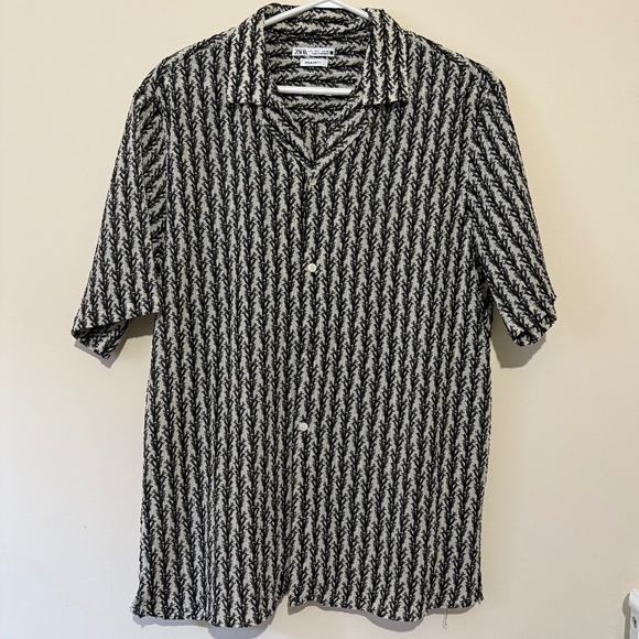 Zara Printed Button Up Shirt (3 for $75) - Picture 1 of 2